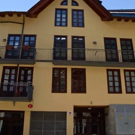 Cau D Aneu Duplex En El Centro D Esterri D Aneu